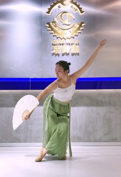 古风扇子舞